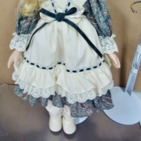 🎁 SALE 17" Vintage Porcelain Doll, Lace Paisley dress, bloomers, 2 Metal Stands - Picture 3 of 11
